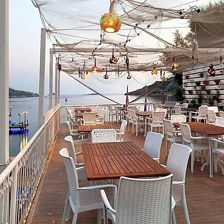Golden Age Bodrum 얄리카베크